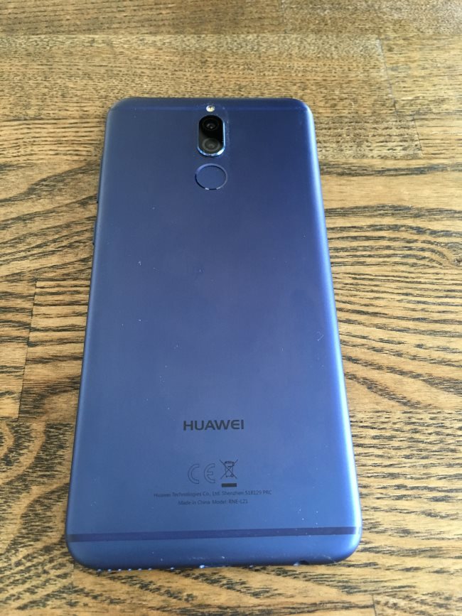 Huawei Nova 2i сзади